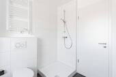 Archivbild Badewanne und Dusche - 