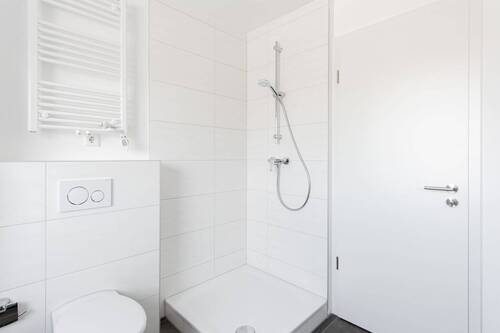 Archivbild Badewanne und Dusche - 