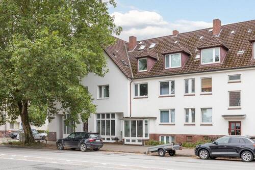 Hausansicht - Wohnen und Arbeiten in idealer Kombination in HH-Lokstedt