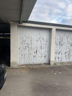 Doppelgarage mit Toren - 