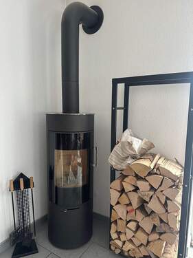 Moderner Kaminofen - 4 Zimmer Etagenwohnung in Hilzingen