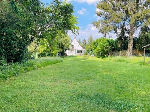 Garten mit Blick aufs Haus - Grundstück in Hamburg
