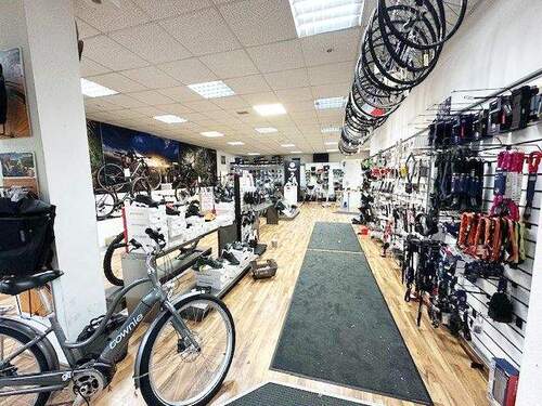 Blick in den Laden.jpg - Gewerbeobjekt (Büro, Produktion, Verkauf) zur Miete in Gröbenzell