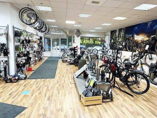 Blick vom Laden zum Eingang.jpg - Gewerbeobjekt (Büro, Produktion, Verkauf) in Gröbenzell