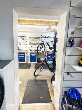 Blick in die Werkstatt.jpg - Gewerbeobjekt (Büro, Produktion, Verkauf) in Gröbenzell zur Miete