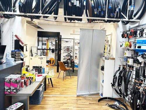 kleinerer Teil im laden weiter drin rechts.jpg - 