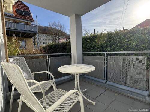 Überdachter Balkon - Neu renovierte Erdgeschosswohnung mit 2 Balkonen und Stellplatz, Studenten ausdrücklich erwünscht!