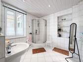 Bad mit Dusche - 