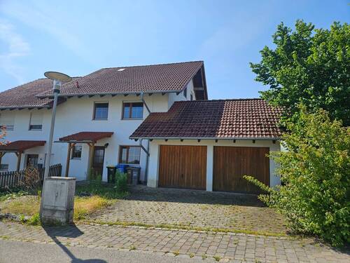 Garagen und Eingangsbereich - 