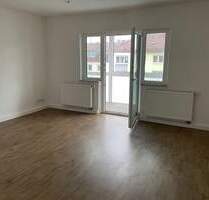 Sanierte, helle und sehr geräumige 2-Zimmer-Wohnung mit Wintergarten - Balkon im 5.OG - Stadtteil Rennweg - Nürnberg