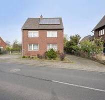 Vielseitiges Zweifamilienhaus mit Wintergarten und großem Garten in Waldfeucht!