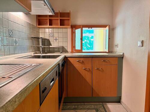 Küche mit Einbauküche (1) - 