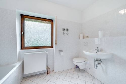 Bad - Etagenwohnung mit 91,00 m&sup2; in München zum Kaufen