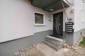 Hauseingang - 1 Zimmer Mehrfamilienhaus, Wohnhaus zum Kaufen in Pfullingen