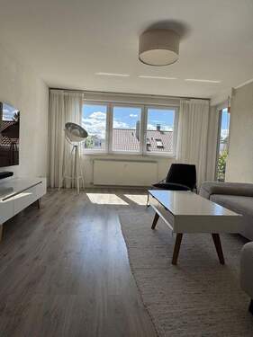 Wohnzimmer - Helle 4,5-Zimmer-Wohnung in ruhiger und zentraler Lage von Leonberg