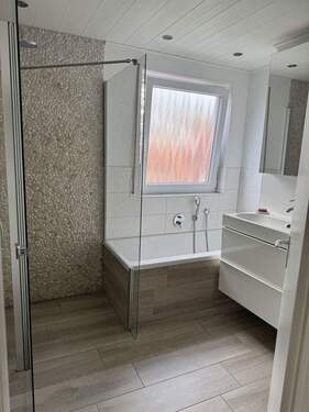 Bad - 4 Zimmer Etagenwohnung zum Kaufen in Leonberg