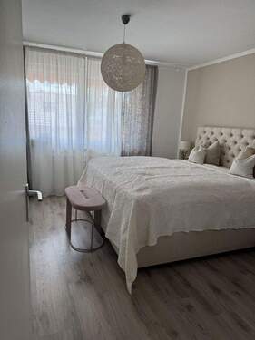 Schlafzimmer - 4 Zimmer Etagenwohnung in Leonberg