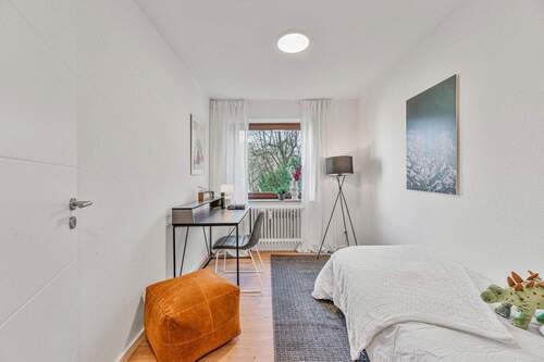 Schlafzimmer - 3 Zimmer Etagenwohnung zum Kaufen in Neu-Ulm