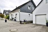 Einfahrt und Garage - Einfamilienhaus mit 136,00 m&sup2; in Irmenach zum Kaufen
