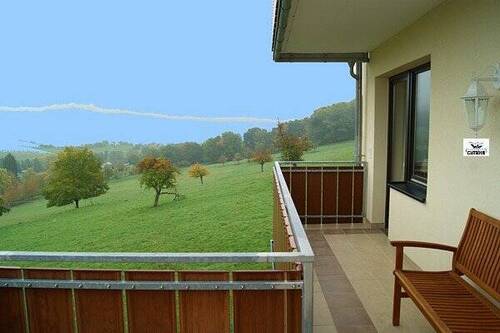 Ausblicke vom Balkon... - Ruhe und Aussicht gibt es hier - geboten auf Etage eins bis vier.