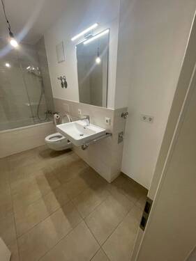 Badezimmer 1.jpg - 