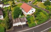 Außenansicht Drohne 3 - Helles Einfamilienhaus in Hanglage mit ca. 180 m² Wohnfläche, viel Potenzial & großem Grundstück