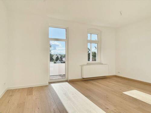 Wohnzimmer - Modernisierte 3-Zi.-Wohnung: XXL-Fliesen, Eichenparkett, Tageslichtbad & Stellplatz auf Wunsch