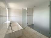 mit Dusche und Badewanne - 