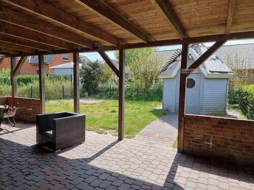 Rechte DHH: Überdachte Terrasse - 