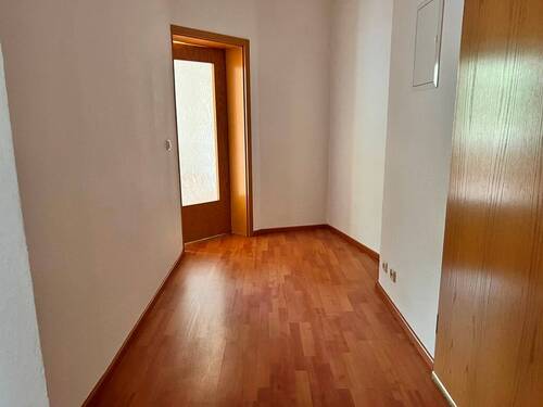 Flur (2) - 3 Zimmer Etagenwohnung zur Miete in Plauen