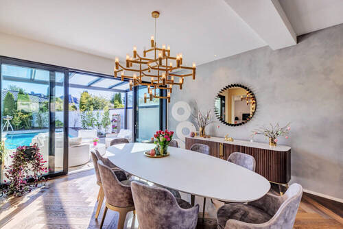 Esszimmer - MGF-Group: Sonnig, ruhig mit Pool, WohnNutzfläche von 329 m².