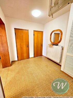  Eingangsbereich und Garderobe - 