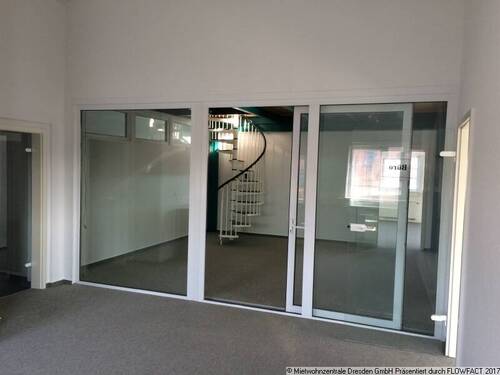 Zugang Chefbüro - Großraumbüro in Dresden - 