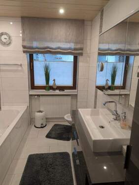 Bad oben - 7 Zimmer Einfamilienhaus zum Kaufen in Ebermannstadt