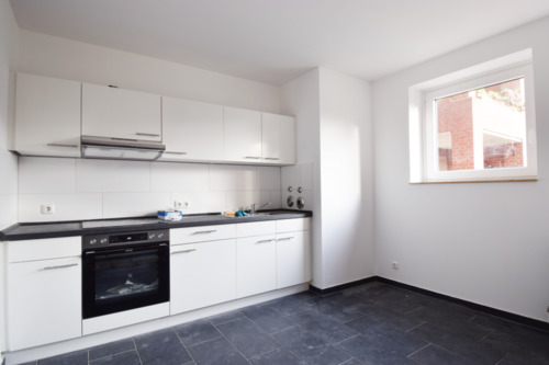 Neue Einbauküche - 3 Zimmer Etagenwohnung zur Miete in Lüneburg