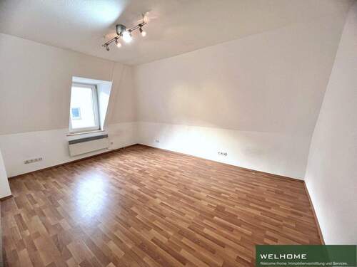 Wohnen - Sachsenhausen: 2-ZW mit EBK, auch als 2er-WG geeignet.