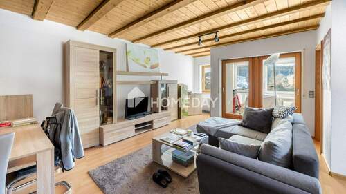 3. OG Wohnzimmer 1 - DG-Wohnung mit Wintergarten, ausgebautem Dachbereich und Ausblick auf den Herrenberg