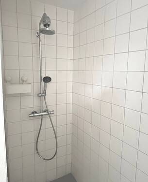 Gartengeschoss - Dusche im Badezimmer - 