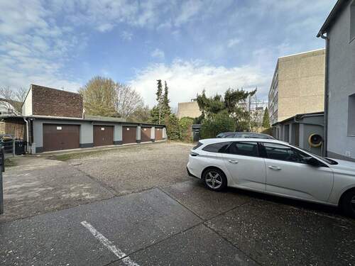 Innenhof - Mehrfamilienhaus, Wohnhaus mit 310,00 m&sup2; in Hilden zum Kaufen