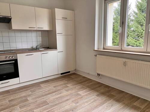 Küche mit Einbauküche (3) - 2 Zimmer Etagenwohnung zur Miete in Zwickau
