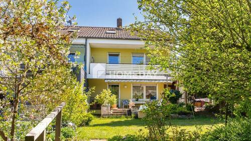 Außenansicht 3 - Gartenidylle trifft Wohnkomfort: Familienfreundliches Reihenhaus mit 6 Zimmern in Regensburg