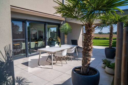 Weitläufige Terrasse - 6 Zimmer Mehrfamilienhaus, Wohnhaus zum Kaufen in Münchsmünster