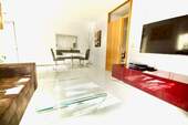Lcihtdruchflutete Wohnzimmer - 3 Zimmer Etagenwohnung zum Kaufen in München