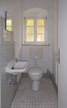 separates WC im Erdgeschoss - 