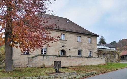 Außenansicht von der Straße - Gemütliches Zuhause mit großzügiger Wohnfläche