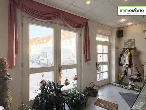 Hauseingang/ Ladenlokal - 