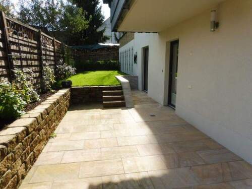 Garten - Moderne 4.Zi. Wohnung 126 m² + 50 m² Garten, mitten im Grünen