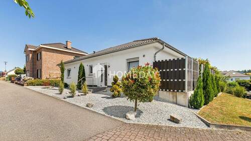 Außenansicht 1 - Urlaubsfeeling beginnt hier: Bungalowtraum mit Wellnessgarten und Sonnenterrasse