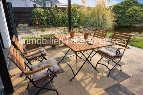 Sitzplatz auf der überdachten Terrasse - 