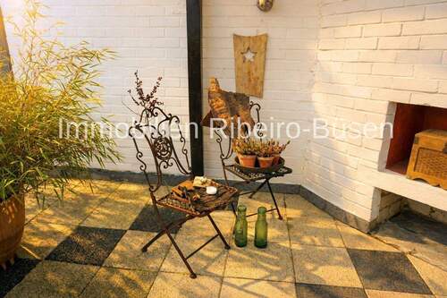 Sitzplatz auf der überdachten Terrasse - 